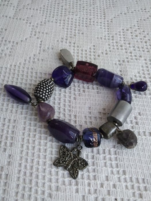 Pulseira com estrela e pedras variadas