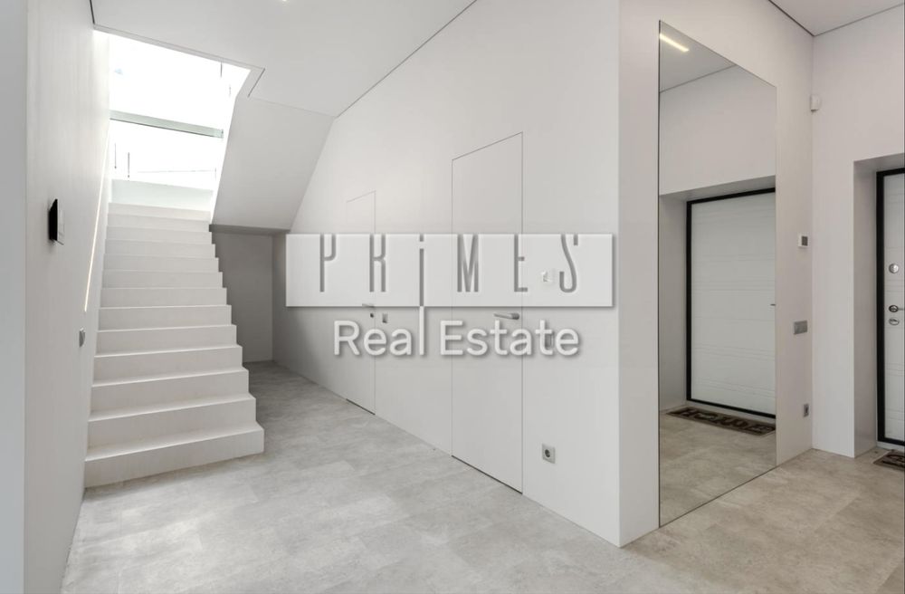 Будинок з топовою ділянкою в Лісниках