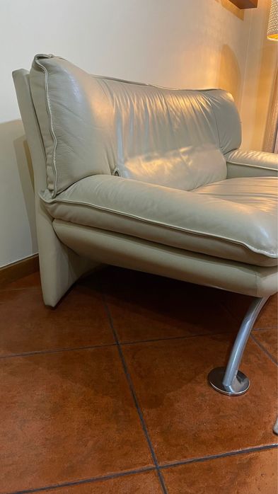2 sofas em pele genuina