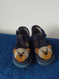 Продам дитячі сандалики
