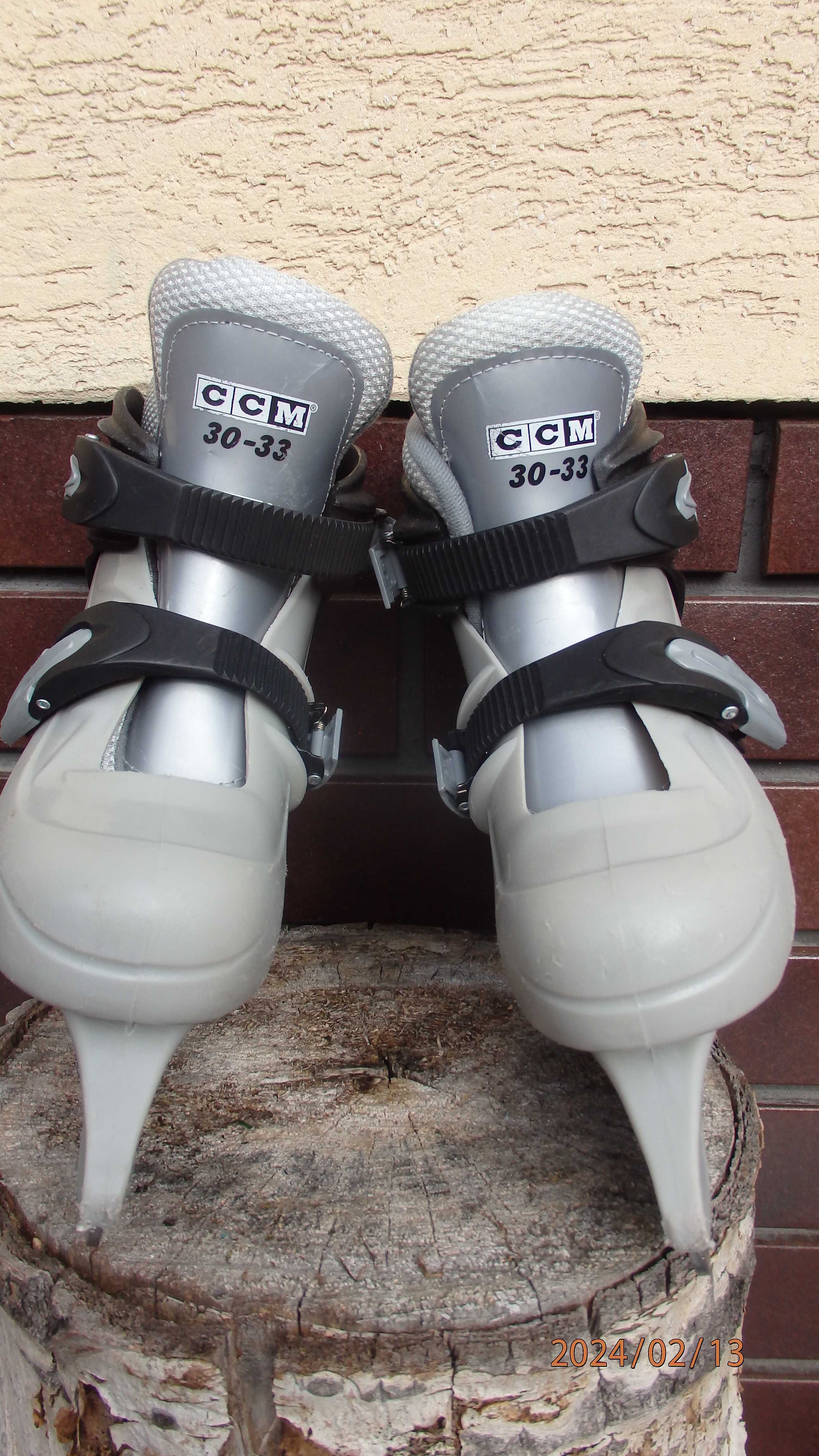 Buty zimowe z łyżwami firmy CCM rozmiar 30 do 33.
