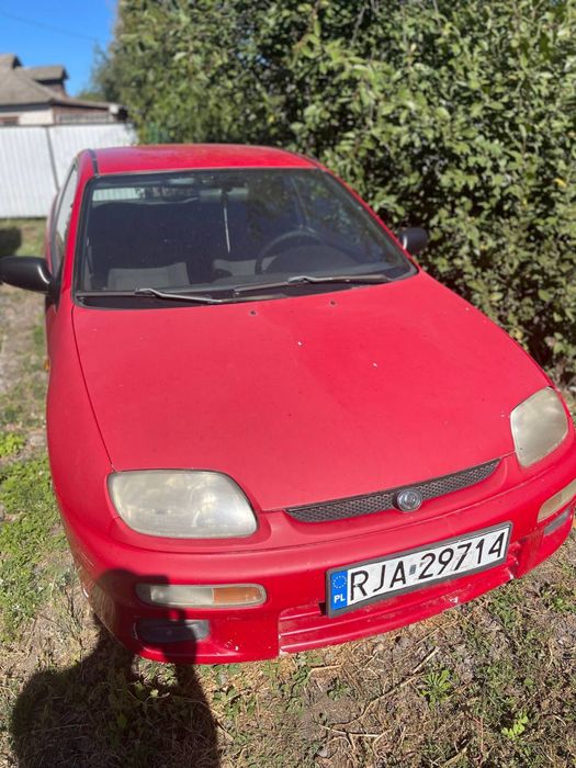 Mazda 323.