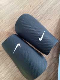 Ochraniacze piłkarskie Nike