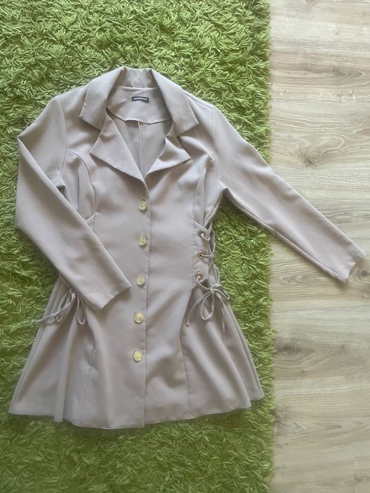 Sukienka z wiazaniami