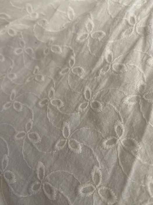 Сукня біля з голою спиною