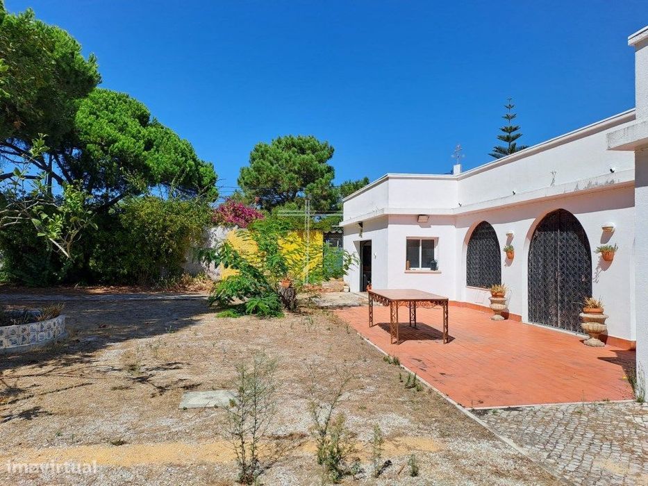 Moradia isolada T6, arquitetura tradicional com terreço com vista m...