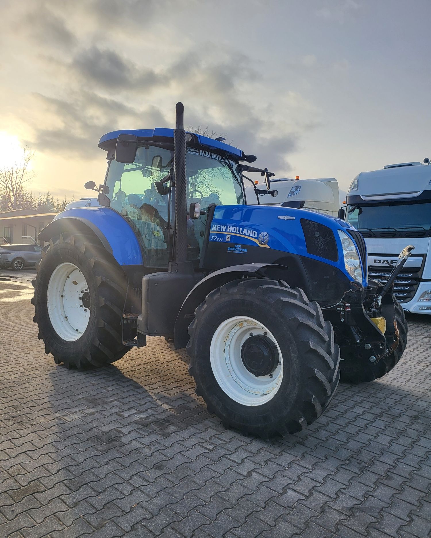 New Holland T7200, 2013, 4600mth
R- 2013, 4600 MTH

R- 2013, 4600 MTH