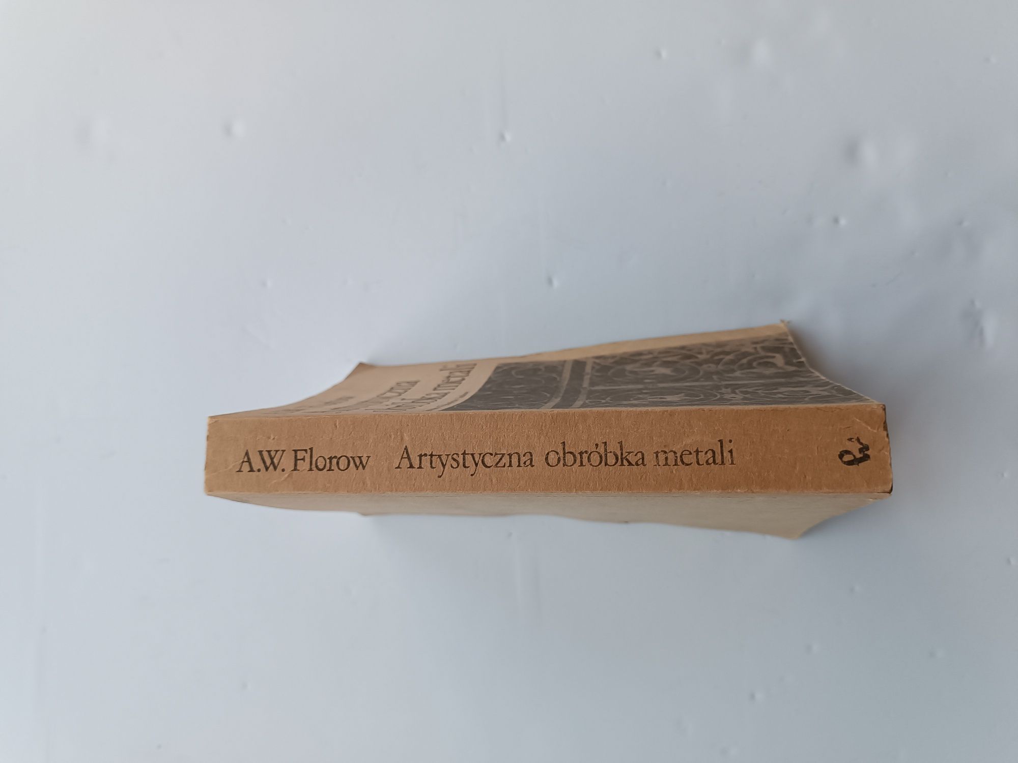 Książka "Artystyczna obróbka metali,"