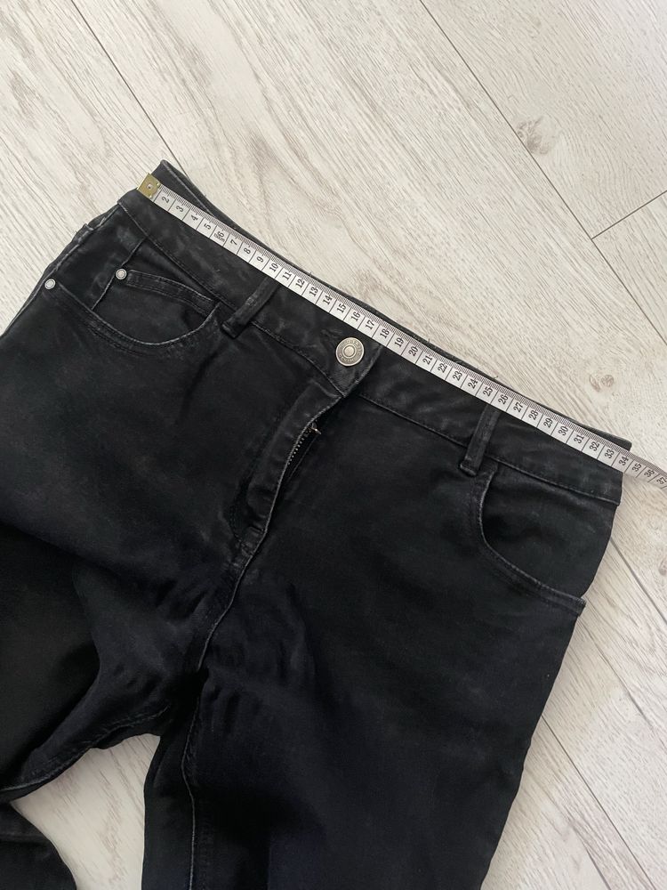 Czarne zwężane spodnie jeansowe jeansy damskie rozmiar M