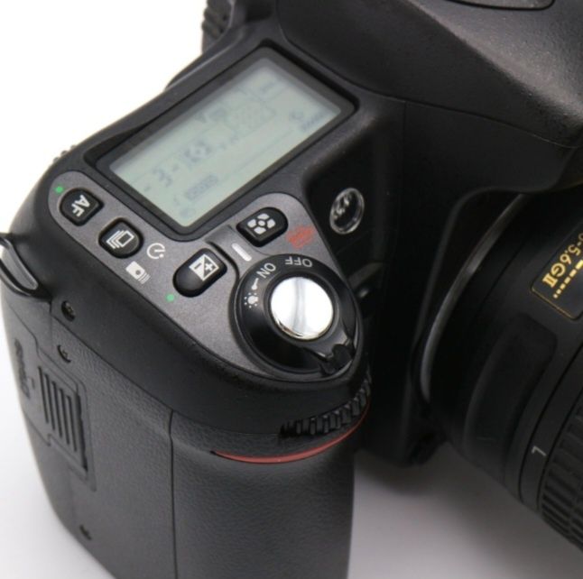 Nikon D80 + AF-s 18-55 DX VR (155€)