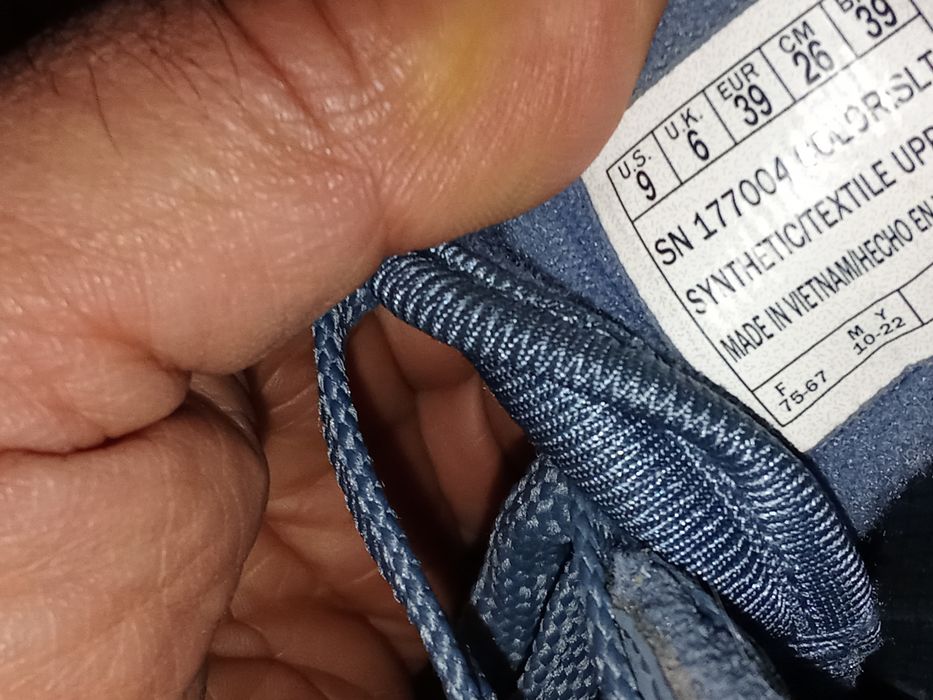 Tênis unisexo em bom estado