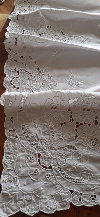 Conjunto de Cama Encantador_ Bordados Manuais