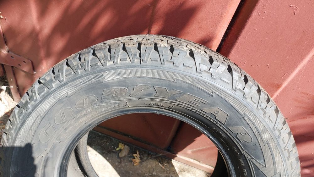 Комплект шин Goodyear Wrangler AT 265 65 R 17