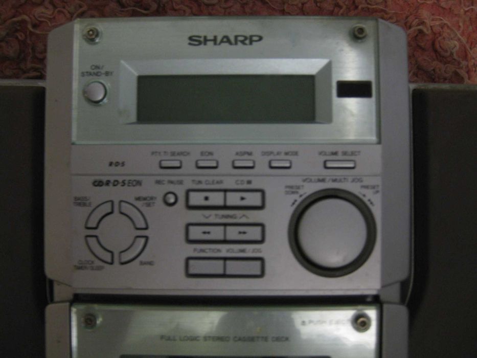 Музикальний центр SHARP xl 40 h.2000 року  не працює тільки касета.