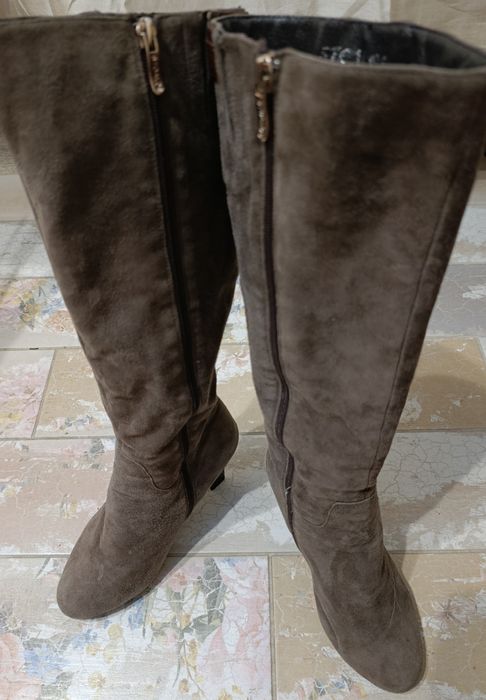 Продам взуття (чоботи)