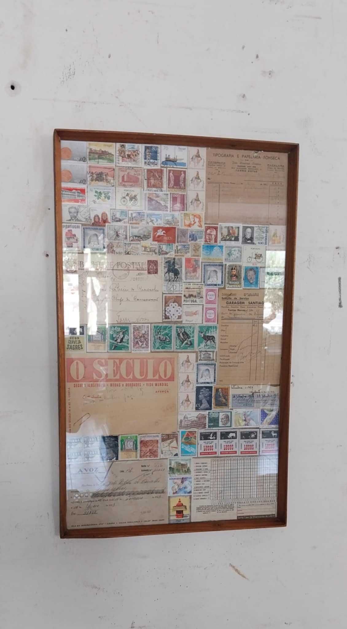 Quadro com colagem de Selos, Documentos Antigos ...