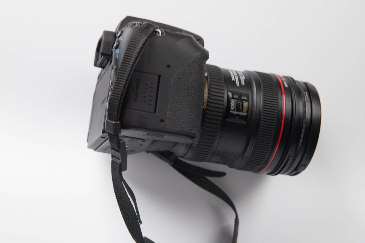 Canon 850D з двома обьективами