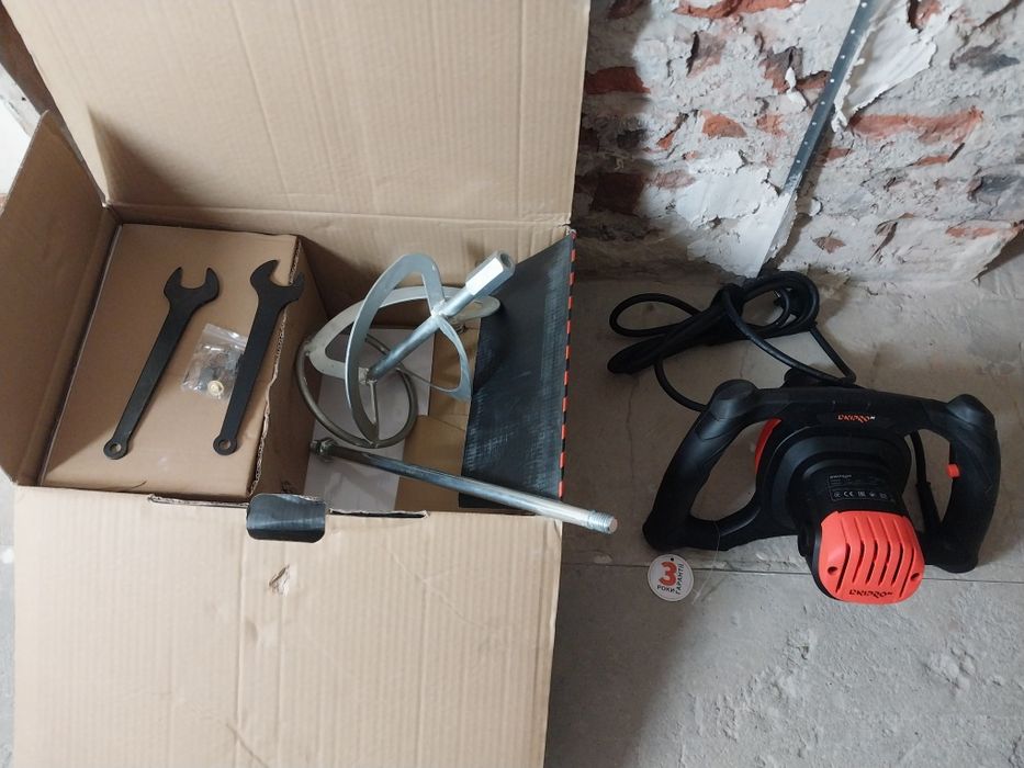 Міксер будівельний Dnipro M BM 142 S.