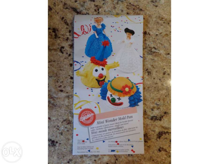 Forma para bolos Bonecas e Palhaços (cake design), marca Wilton