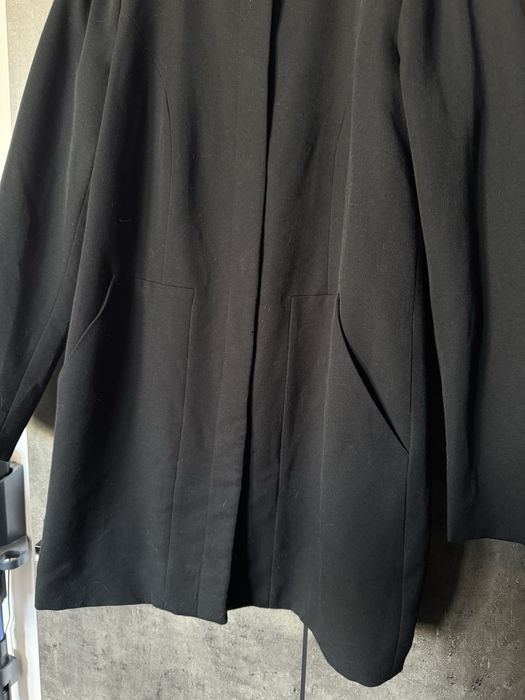 Czarny płaszcz narzutka M 38 vero moda
