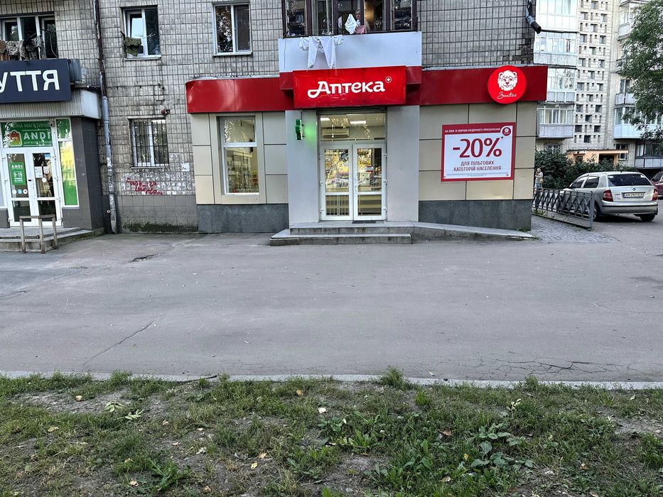 Торгове приміщення 68,8 кв.м з орендарем (аптека "Sanitas")
