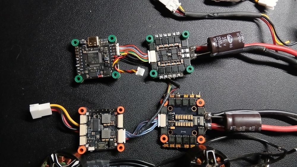 Продам fpv запчасти стек моторы vtx