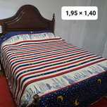 Cama casal e mesinhas de cabeceira