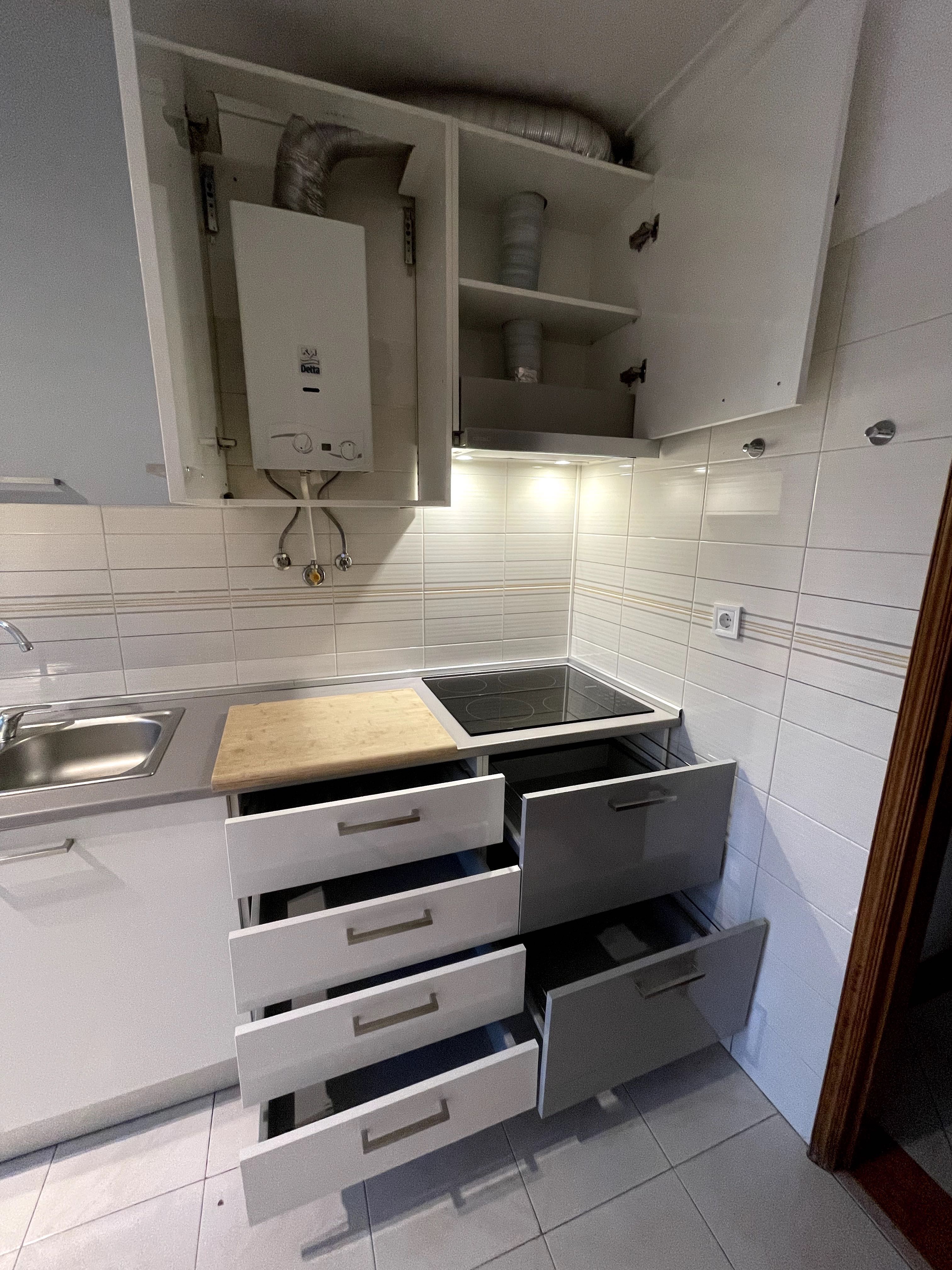 Cozinha completa como nova sem eletrodomésticos incluídos