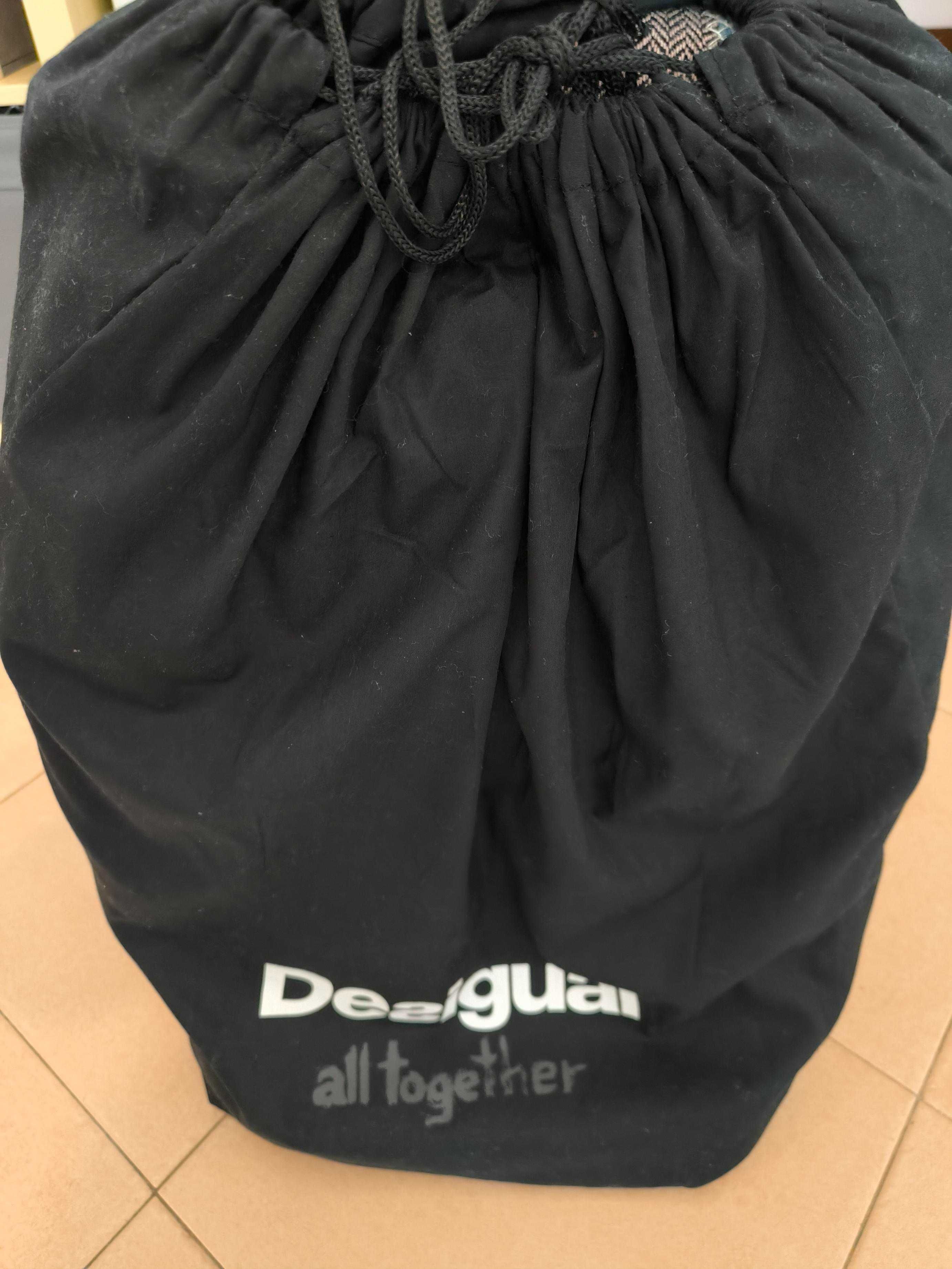 Mala de viagem com as medidas de cabine nova (Marca Desigual)