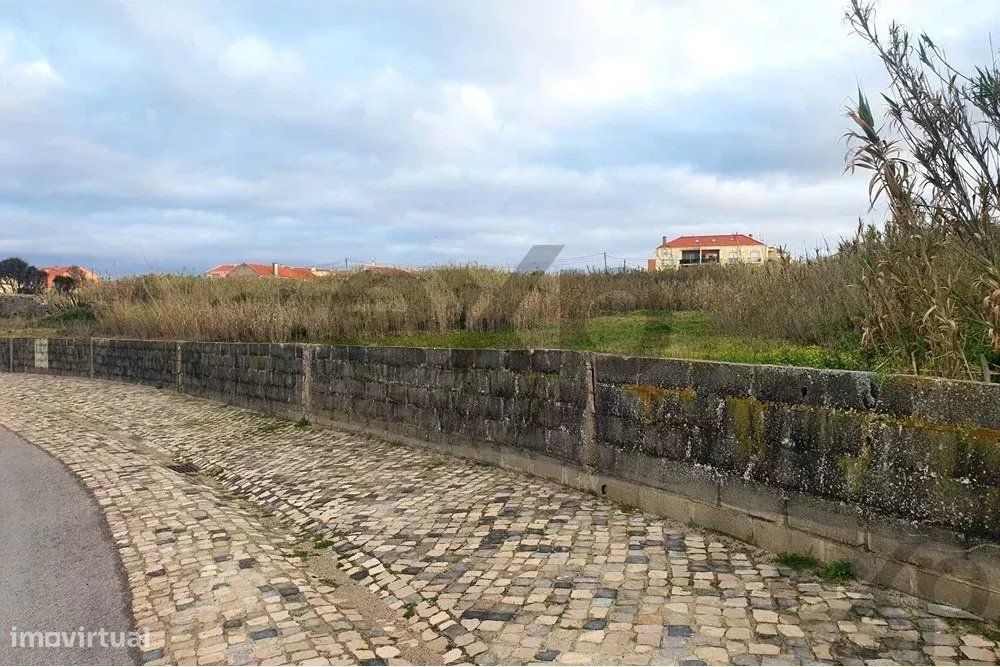 Terreno em primeira linha de mar, Peniche