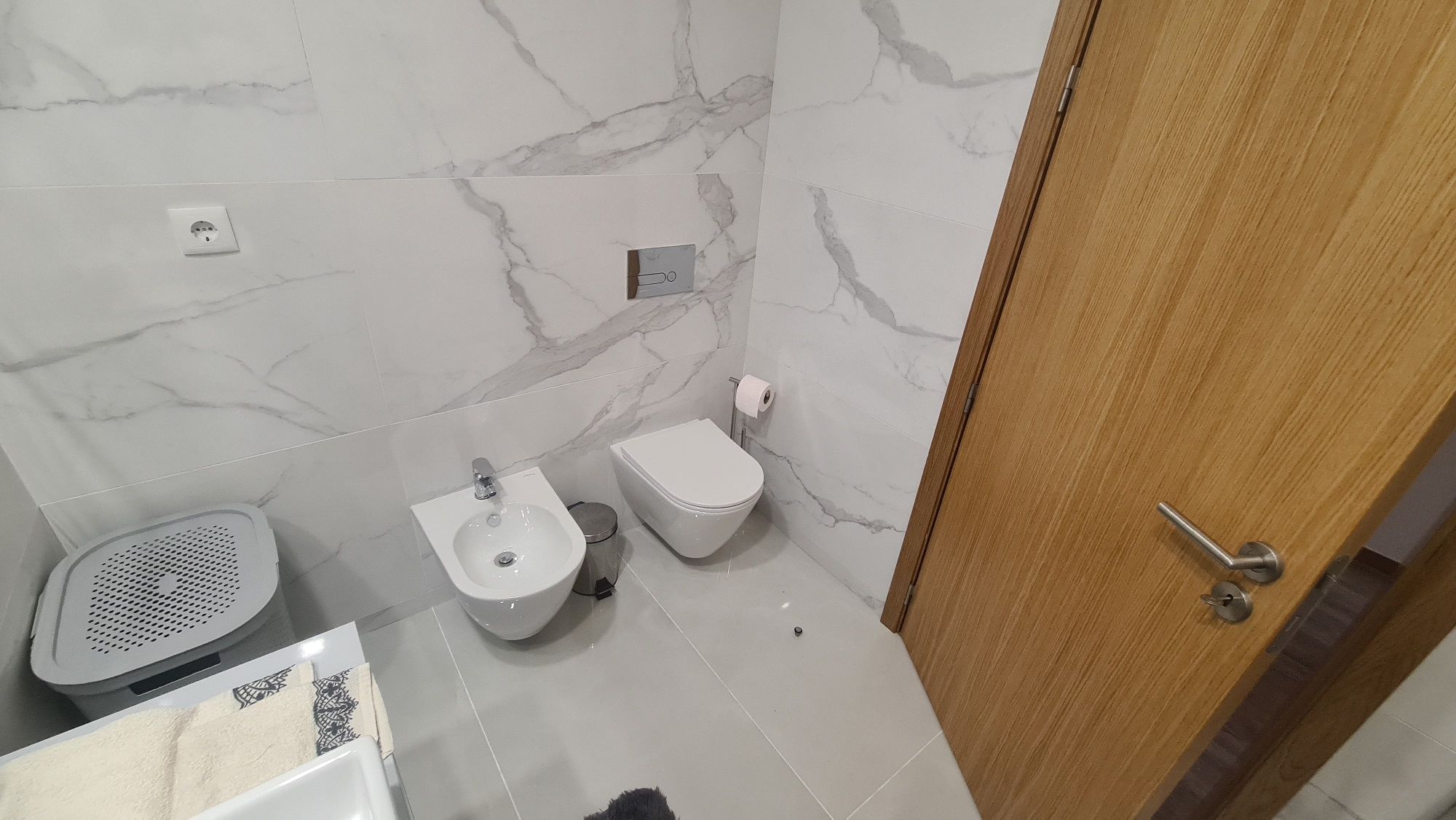 Apartamento T3 (garagem para 2 carros)