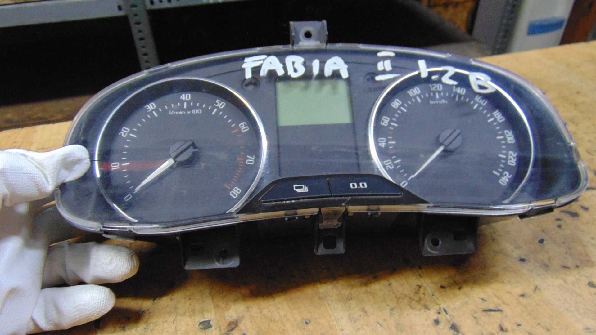 Kwi55 Licznik zegary prędkościomierz skoda fabia II wysyłka