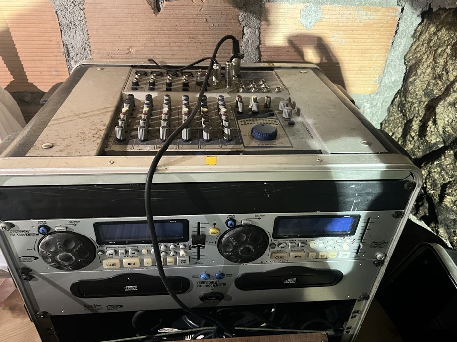 Sistema de som com varios acessorios complementares