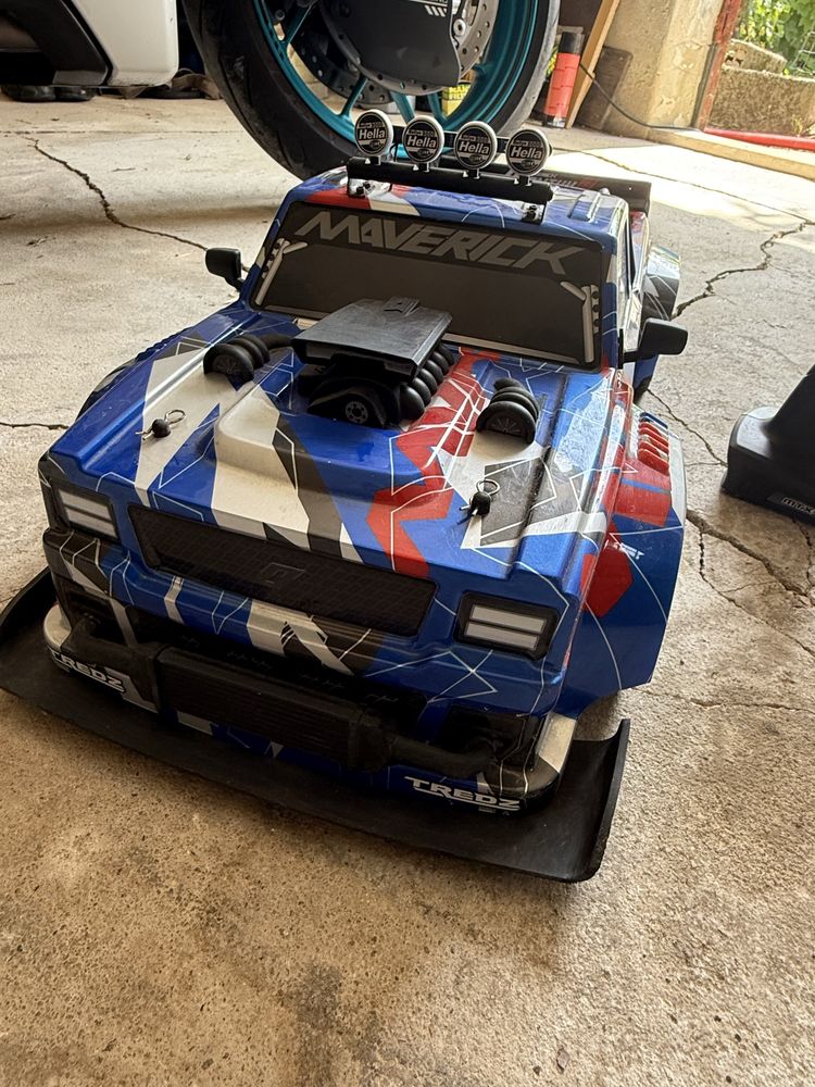 Maverick quantum flux R