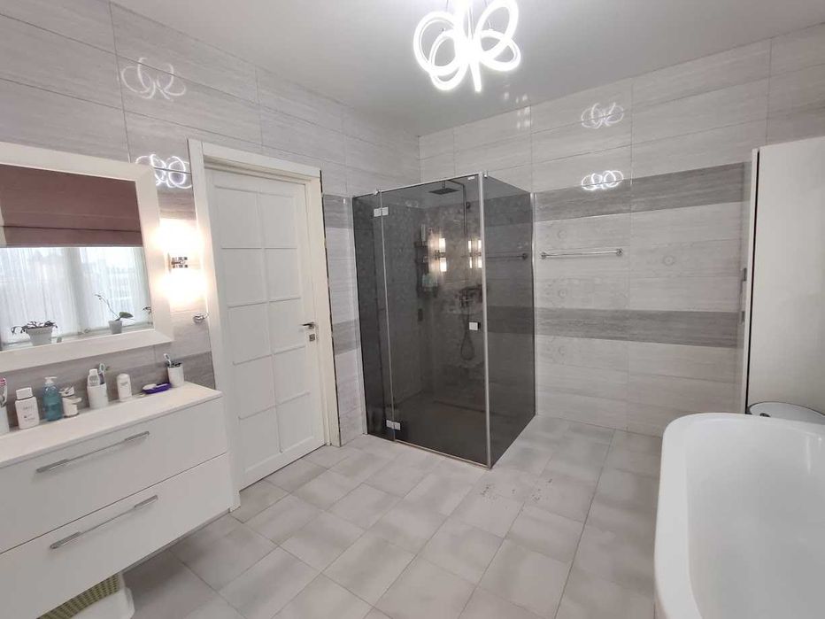 Продається сучасний будинок з дизайнерським ремонтом в с. Шипинці