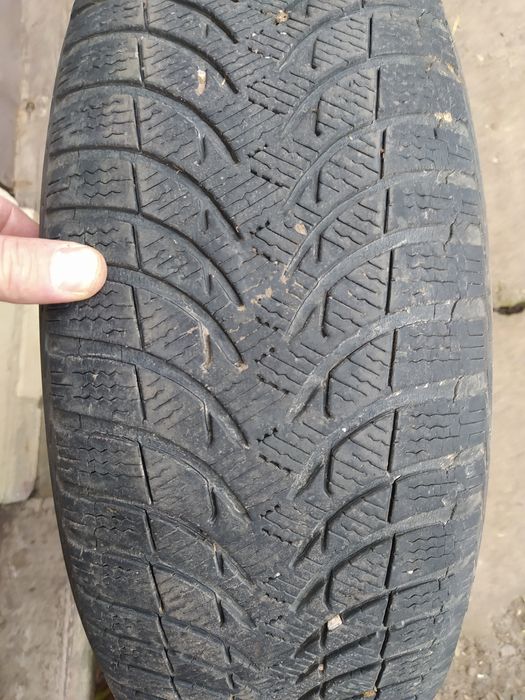 Шини зимові  205/55/16