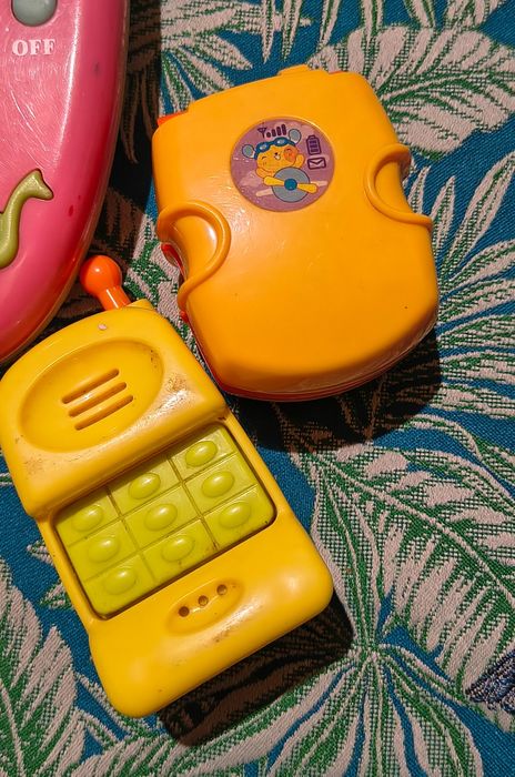 Zestaw telefonów zabawkowych