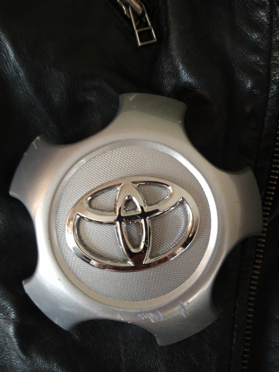 TOYOTA Колпак для сплавного диска. Оригинал.