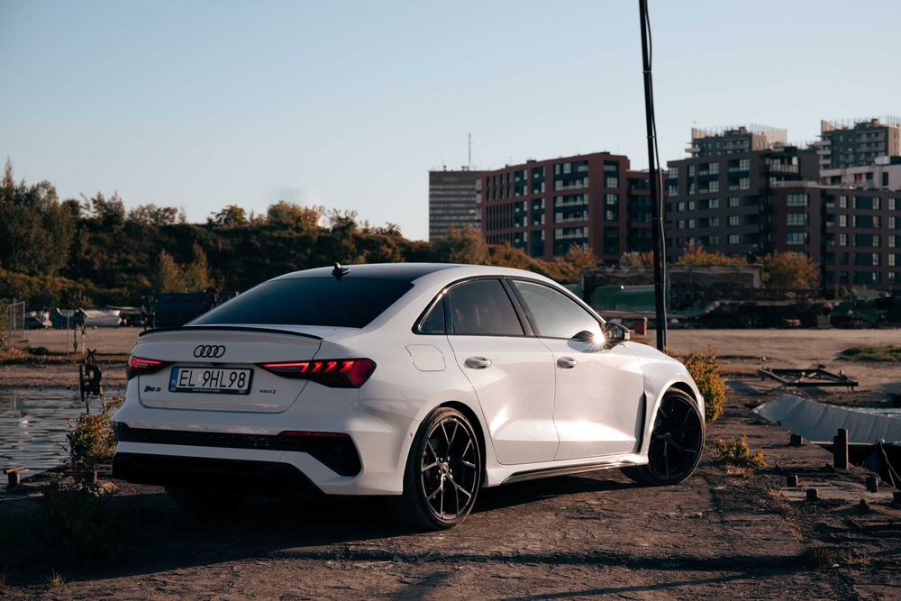 Wynajem Audi RS3 Wydech Hooliex - wypożyczalnia samochodów.