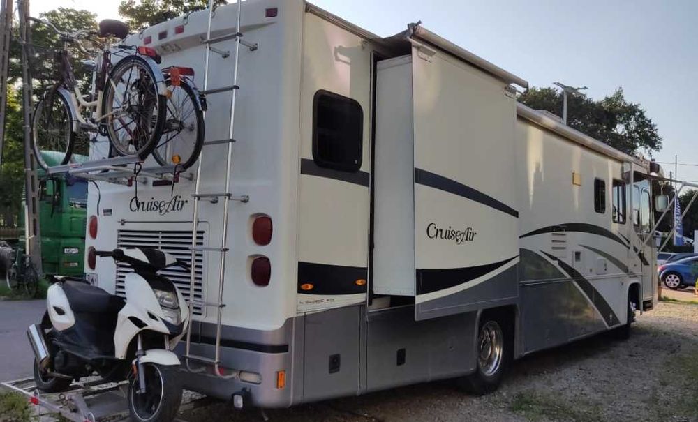 Kamper (RV)  Freightliner Cruise Air z 2006 roku