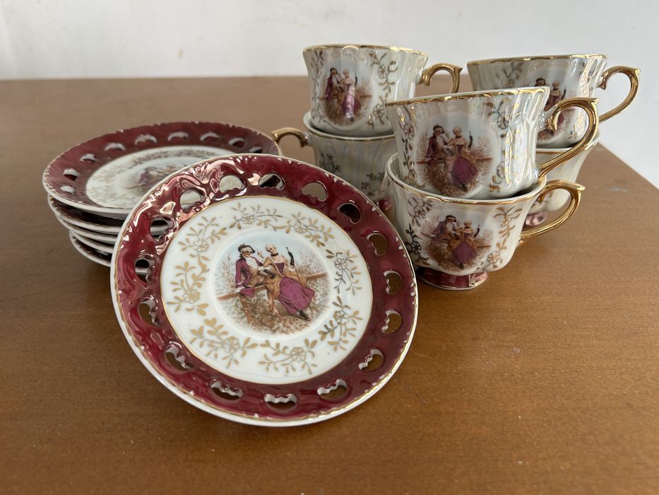 Conjunto de chavenas e pratos porcelana
