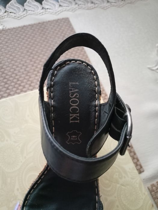 Sandałki Lasocki damskie na koturnie skóra rozmiar 35