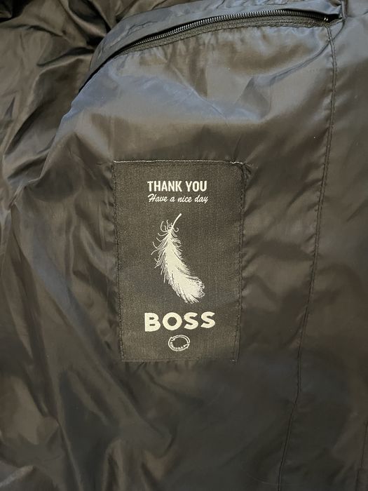 Продам зимову куртку BOSS