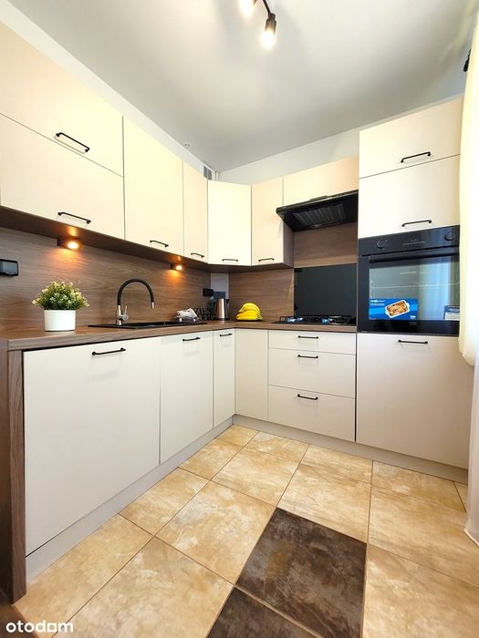 Piękne M5 po remoncie, kuchnia z AGD.