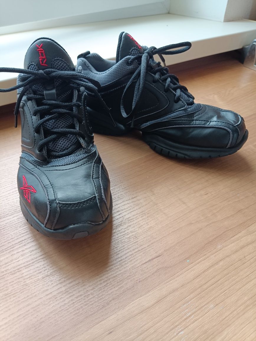 Продам кроссовки Reebok 36 -37р