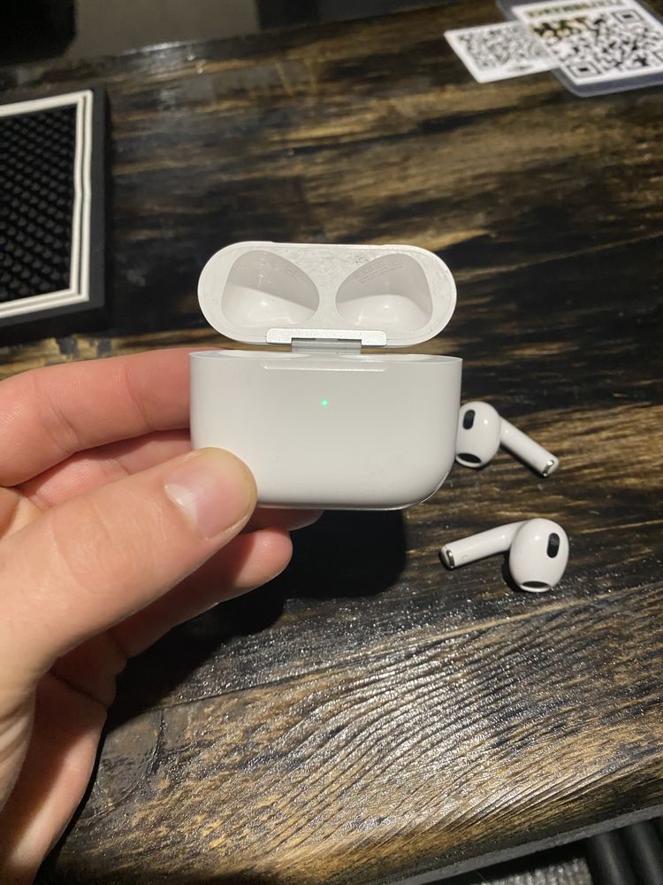 AirPods 3 серії