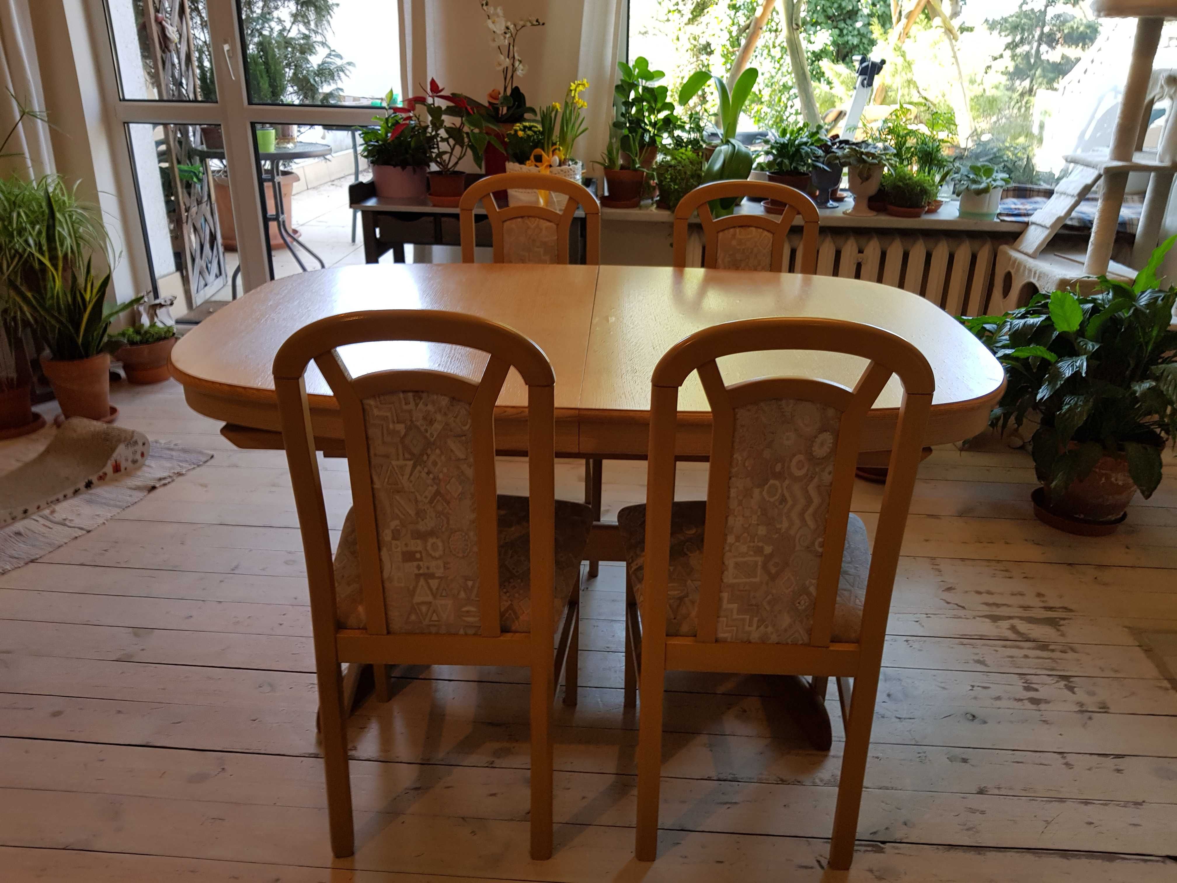 Sprzedam stół drewniany, rozkładany + krzesła