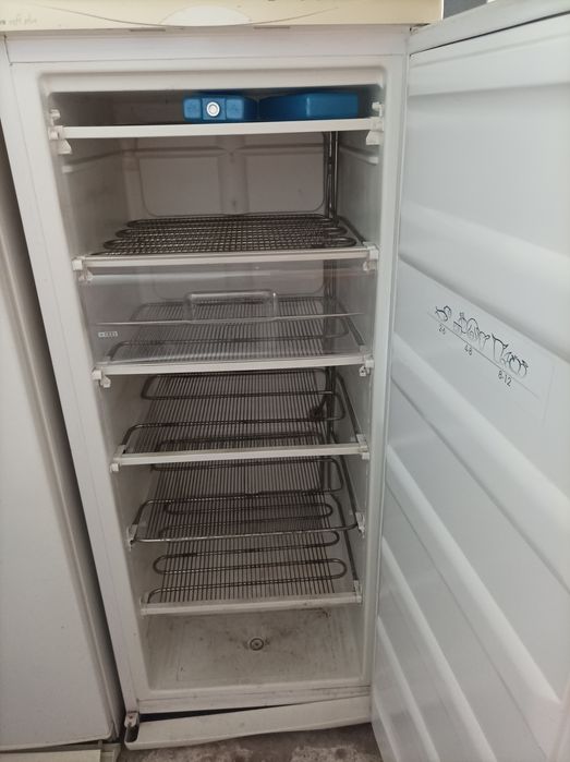 Продам морозильну камеру