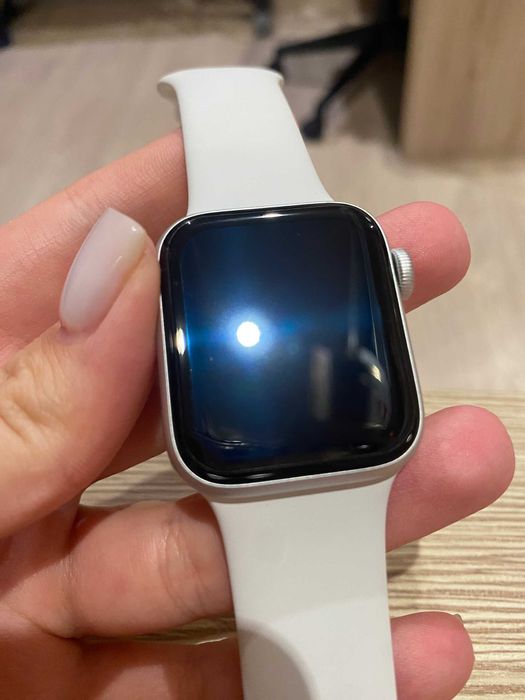 Apple Watch SE (2 generacja, GPS)