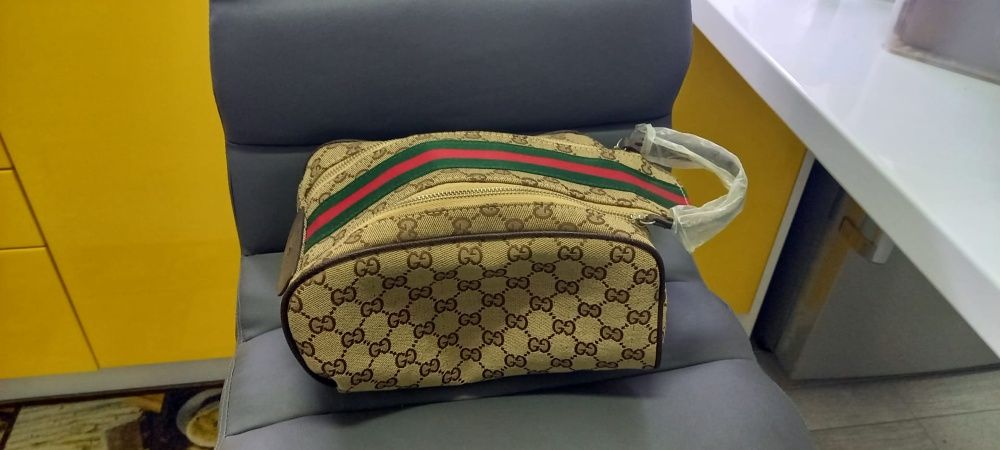 Pochete Gucci Interior dourado